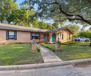 Main picture of 3817 Parkwood St