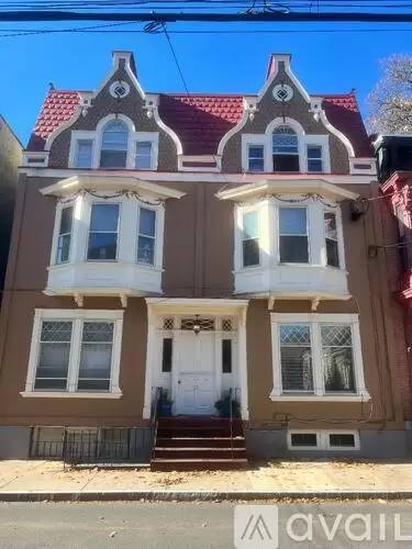 Main picture of 21 N Ferry St