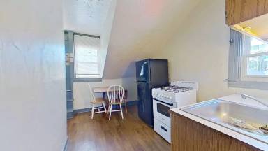Main picture of 156 N Newberry St