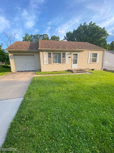 Main picture of 909 E 100th Ter