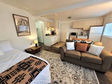 Main picture of 1215 NW Milwaukee Ave