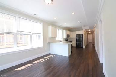 Main picture of 140 Minden St