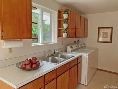 Main picture of 2119 SW Cloverdale St