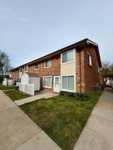 Main picture of 916 Cobble Creek Curv