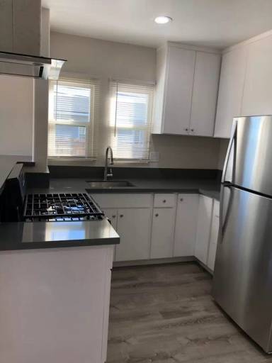 Main picture of 425 E Plaza Blvd