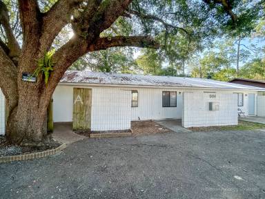 Main picture of 501 SW 69th St