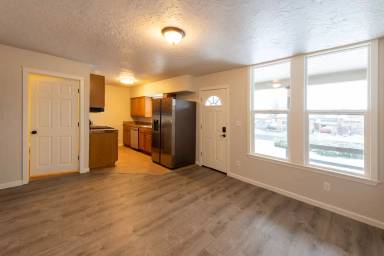 Main picture of 425 N 7th Ave