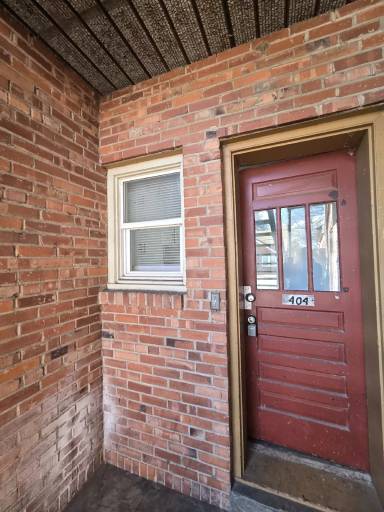 Main picture of 404 S Hydraulic St