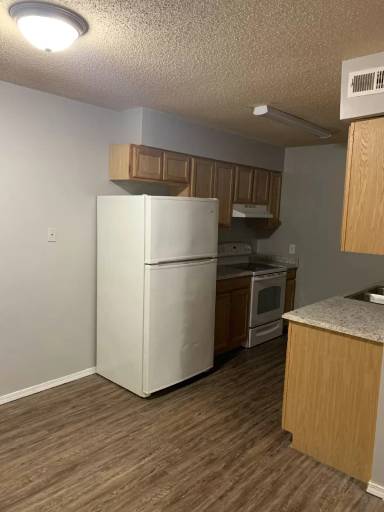 Main picture of 33 Woodridge Dr