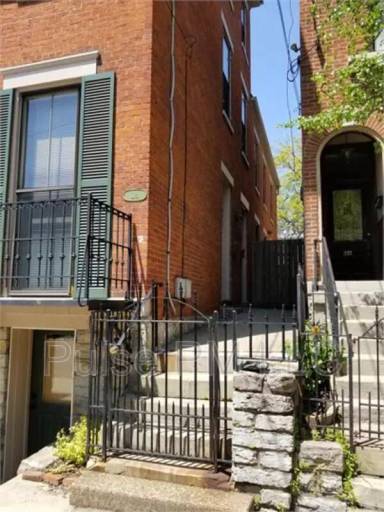 Main picture of 114 E 5th St