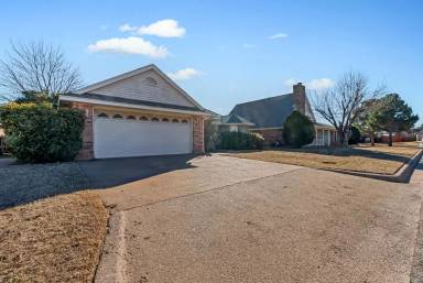 Main picture of 7649 Ruby Esther Cir