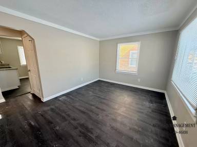 Main picture of 8655 Heyden St