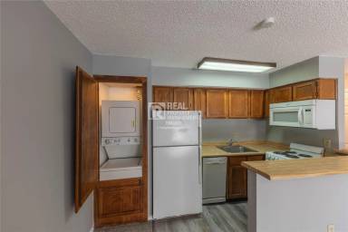 Main picture of 9805 Walnut St