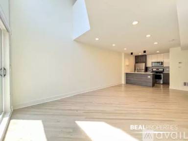 Main picture of 944 W Grace St Apartments