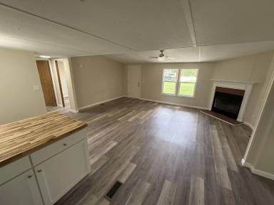 Main picture of 1755 Highway 521 S