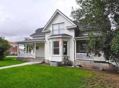 Main picture of 111 N 2nd St