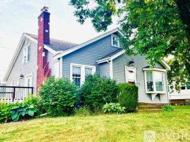 Main picture of 1323 W Circle Rd