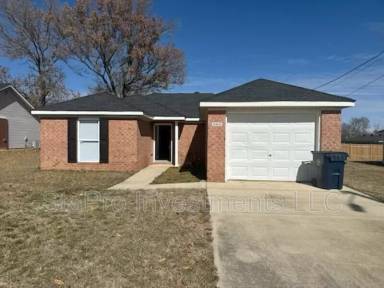 Main picture of 202 Village Pl