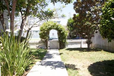 Main picture of 836 3rd St