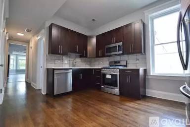 Main picture of 2635 W Rice St