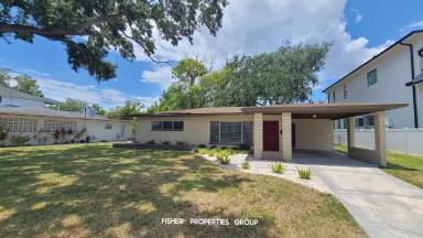 Main picture of 621 Riviera Dr