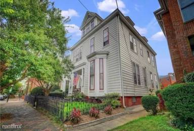 Main picture of 303 W Freemason St