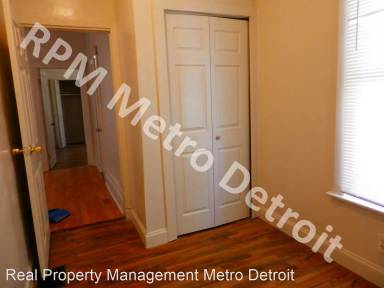 Main picture of 20 E Alexis St