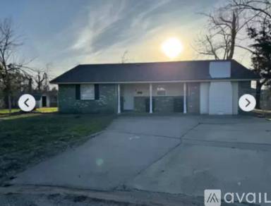 Main picture of 19 Oak Hollow Rd