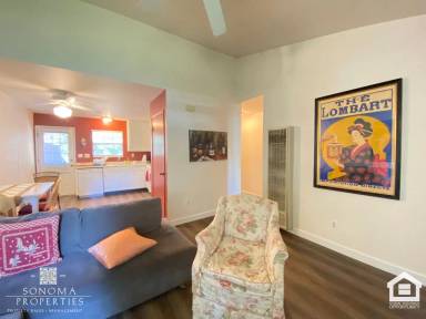 Main picture of 313 W Thomson Ave