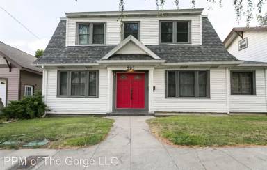 Main picture of 523 E 9th St