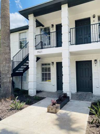 Main picture of 1921 W HACKBERRY AVE
