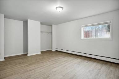 Main picture of 909 E Jolly Rd