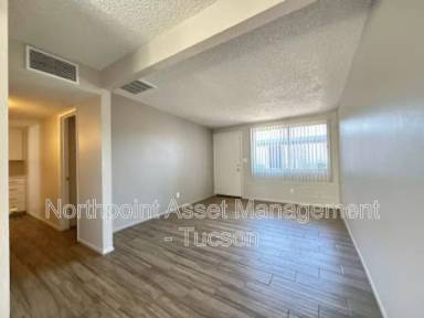 Main picture of 1404 N Craycroft Rd