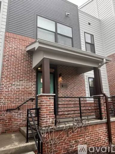 Main picture of 823 S 30th Ct