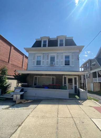 Main picture of 225 South St