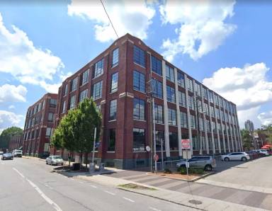 Main picture of 624 E Walnut St