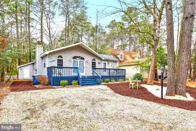 Main picture of 18 Camelot Cir