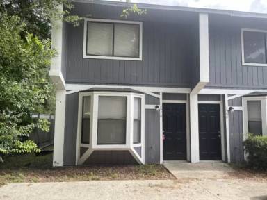 Main picture of 2542 SW 31st Pl