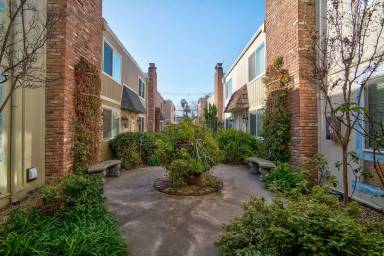 Main picture of 2410 S St