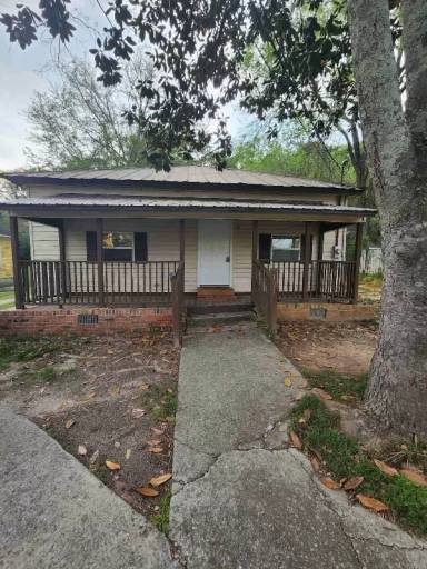Main picture of 121 Jones St