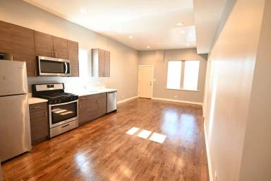 Main picture of 2750 W Cermak Rd