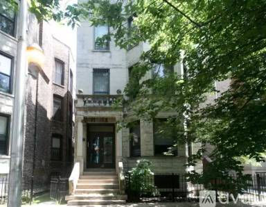 Main picture of 3521 N Wilton Ave