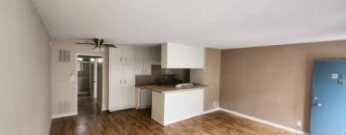 Main picture of 15420 Vanowen St