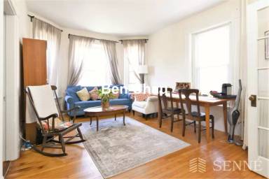 Main picture of 128 Magazine St