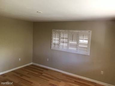 Main picture of 320 Palm Ct