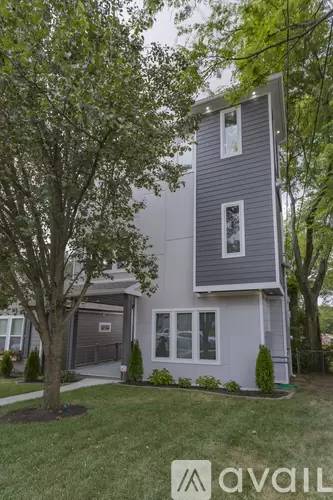 Main picture of 1717 Nassau St