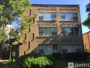 Main picture of 1624 W Touhy Ave