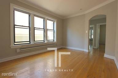 Main picture of 3933 N Janssen Ave