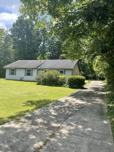 Main picture of 412 E Bath Rd