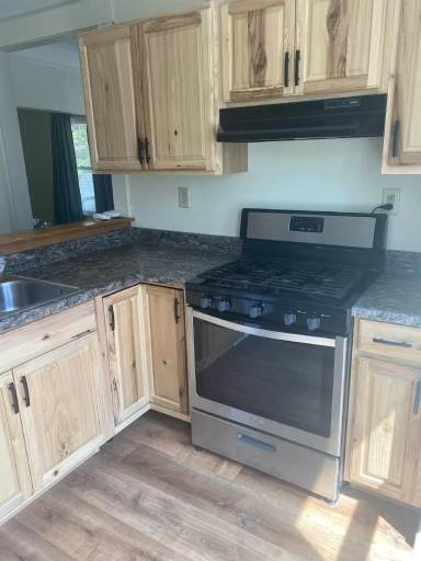 Main picture of 313 E College St